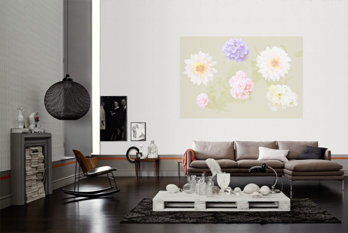 Die Fototapete Blütenmix, hell als Wandbild im Wohnzimmer. Die Vlies-Fototapete Blütenmix, hell verschönert als Wandbild Deine Wand.