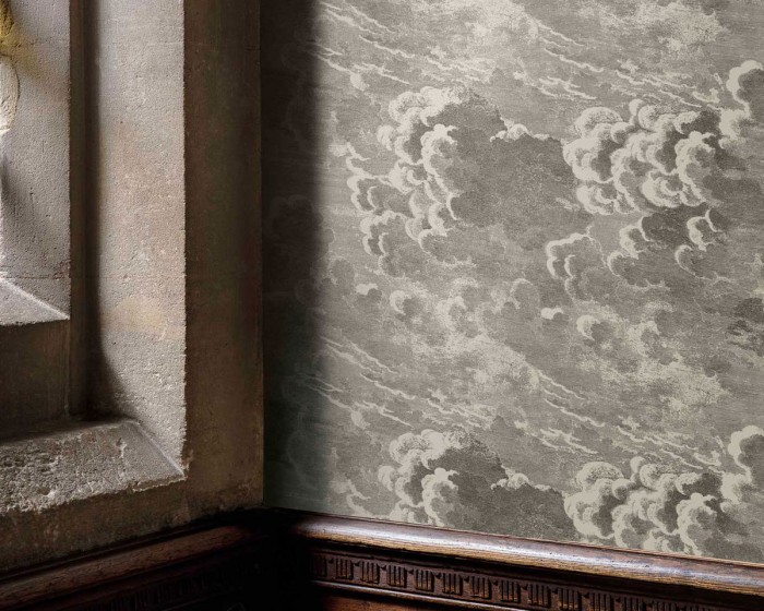 Die Fornasetti Tapete 114/2004 Nuvolette auf einer Wand tapeziert