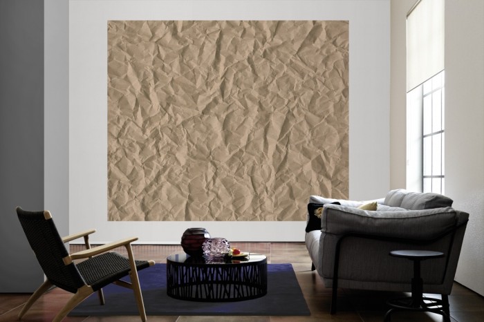Die Fototapete Crush-Look, geknittertes Papier als große Bildtapete im Wohnzimmer. Als Bildtapete ist die Fototapete Crush-Look, geknittertes Papier ein besonderes Highlight auf Vliestapete.