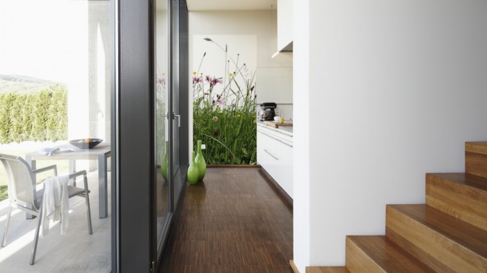 Ein Foto von dem 3D Fotopanel Grüne Blumenwiese tapeziert in der Küche. Bestelle Deine Bildtapete online.