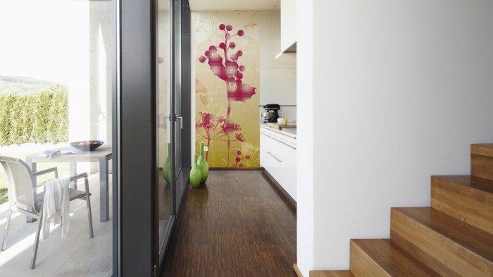 Ein Foto von dem Design-Fotopanel Blüten in Gelb-Rot, Artwork tapeziert in der Küche. Bestelle Deine Bildtapete online.