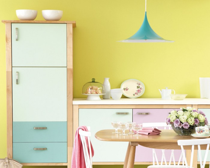 Küche mit Little Greene Lemon Mivvi gestrichen.