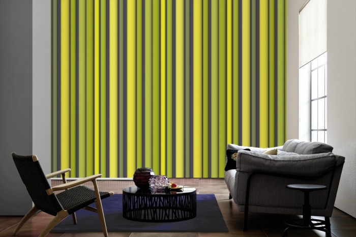 Im Wohnzimmer die Design-Fototapete 3D-Geometrie grüne Stangen auf einer großen Wand tapeziert. Die Design-Fototapete 3D-Geometrie grüne Stangen ist als Vlies-Fototapete im Wohnzimmer leicht zu tapezieren.