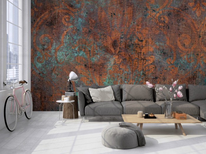 Die Designtapete Barock Ornament, Patina Braun auf einer großen Wand im Loft tapeziert. Die Designtapete Barock Ornament, Patina Braun wird individuell auf Deine Wand angepasst.