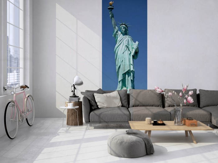 Das 3D-Fotopanel Freiheitsstatue, New York USA tapeziert in einem Loft. Bestelle die Bildtapete für Deine Wand online.
