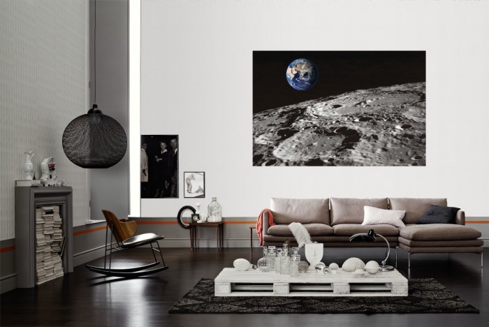 Die Fototapete Erde vom Mond als Wandbild im Wohnzimmer. Die Vlies-Fototapete Erde vom Mond verschönert als Wandbild Deine Wand.