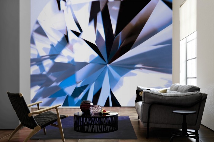 Im Wohnzimmer die Fototapete Diamant Detail auf einer großen Wand tapeziert. Die Fototapete Diamant Detail ist als Vlies-Fototapete im Wohnzimmer leicht zu tapezieren.