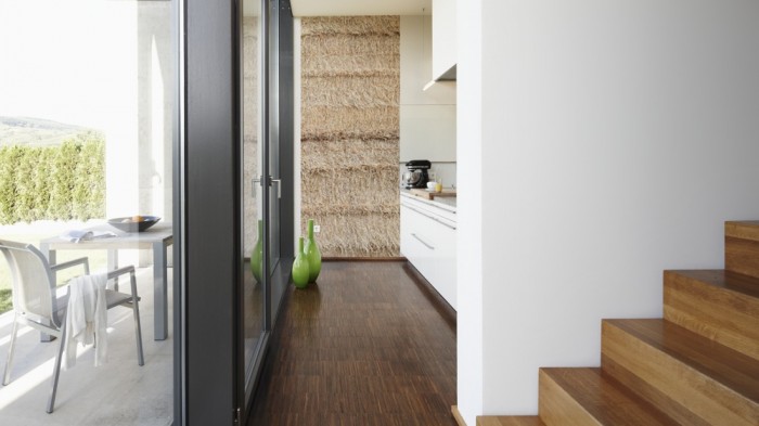 Ein Foto von dem 3D-Fotopanel Heuballen, Heu am Bauernhof tapeziert in der Küche. Bestelle Deine Bildtapete online.