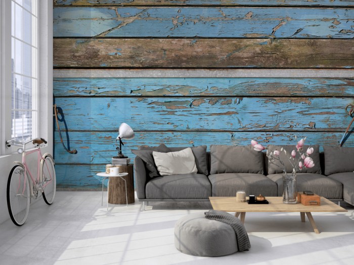 Die Fototapete Holz Wand, blaue Holzbretter auf einer großen Wand im Loft tapeziert. Die Fototapete Holz Wand, blaue Holzbretter wird individuell auf Deine Wand angepasst.