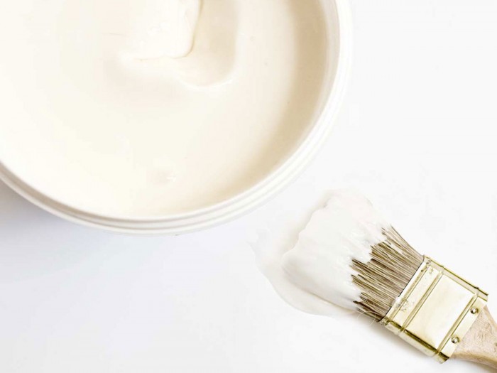 Den passenden, extra starken Kleber für die magnetische Tafeltapete direkt mitbestellen!