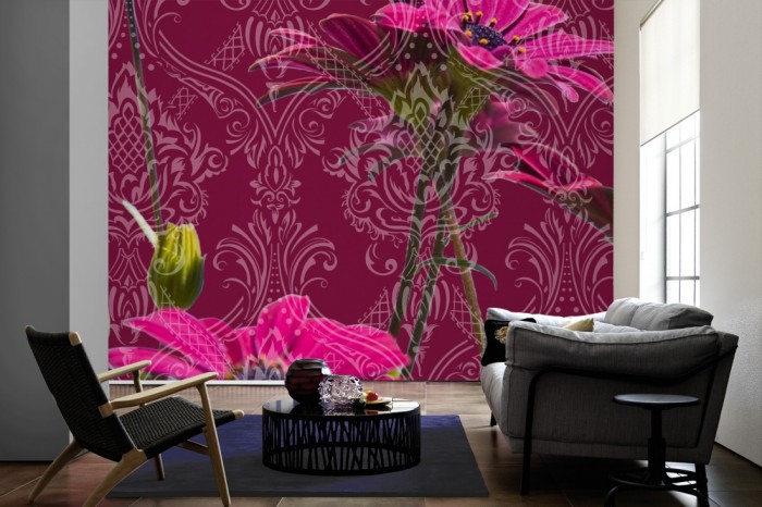 Im Wohnzimmer die Design-Fototapete Barock Ornament mit Blüten auf einer großen Wand tapeziert. Die Design-Fototapete Barock Ornament mit Blüten ist als Vlies-Fototapete im Wohnzimmer leicht zu tapezieren.