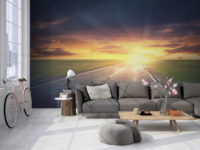Die Fototapete Straße bei Sonnenaufgang auf einer großen Wand im Loft tapeziert. Die Fototapete Straße bei Sonnenaufgang wird individuell auf Deine Wand angepasst.