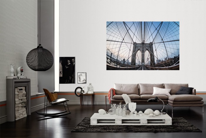 Die Fototapete Brooklyn Bridge in New York, Manhattan als Wandbild im Wohnzimmer. Die Vlies-Fototapete Brooklyn Bridge in New York, Manhattan verschönert als Wandbild Deine Wand.