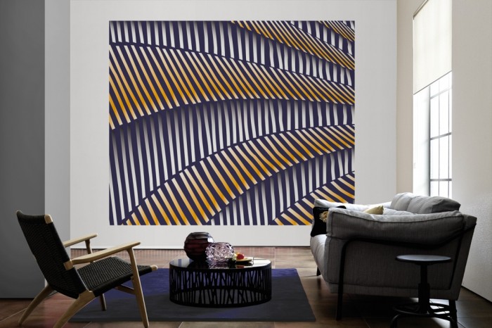 Die Design-Fototapete 3D-Geometrie Linien Illusion als große Bildtapete im Wohnzimmer. Als Bildtapete ist die Design-Fototapete 3D-Geometrie Linien Illusion ein besonderes Highlight auf Vliestapete.