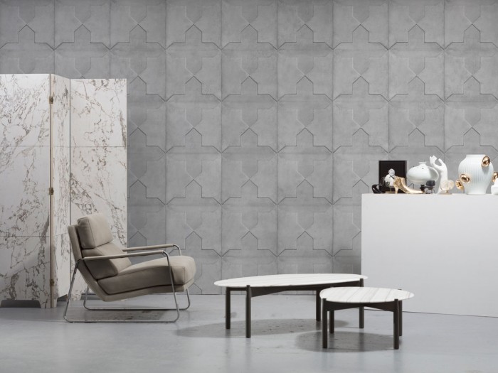 Raumfoto der Betontapete NLXL NDE-03 Moulded Cross Wallpaper von Nada Debs