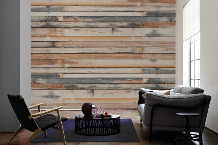 Im Wohnzimmer die Fototapete Holz Wand, alte Bretter auf einer großen Wand tapeziert. Die Fototapete Holz Wand, alte Bretter ist als Vlies-Fototapete im Wohnzimmer leicht zu tapezieren.