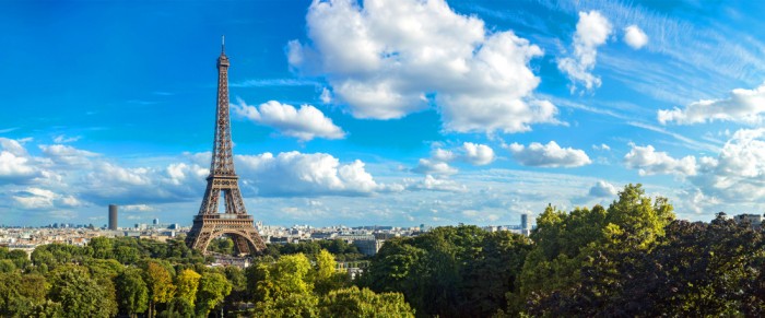 Die Fototapete Paris Panorama mit Eifelturm, eine Vlies-Fototapete bei Livingwalls Cologne online kaufen. Die Fototapete Paris Panorama mit Eifelturm ist eine Fototapete auf Maß.