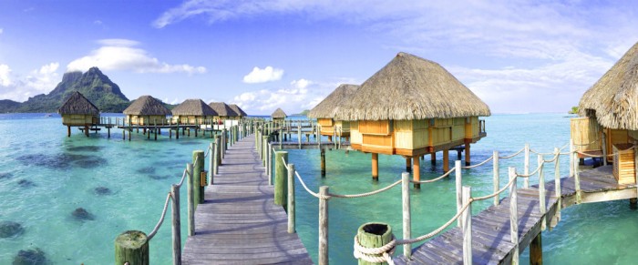 Die Fototapete Tahiti, Häuser im Meer, eine Vlies-Fototapete bei Livingwalls Cologne online kaufen. Die Fototapete Tahiti, Häuser im Meer ist eine Fototapete auf Maß.