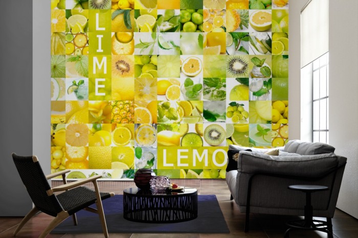 Im Wohnzimmer die Design-Fototapete Zitrone und Früchte, Artwork auf einer großen Wand tapeziert. Die Design-Fototapete Zitrone und Früchte, Artwork ist als Vlies-Fototapete im Wohnzimmer leicht zu tapezieren.