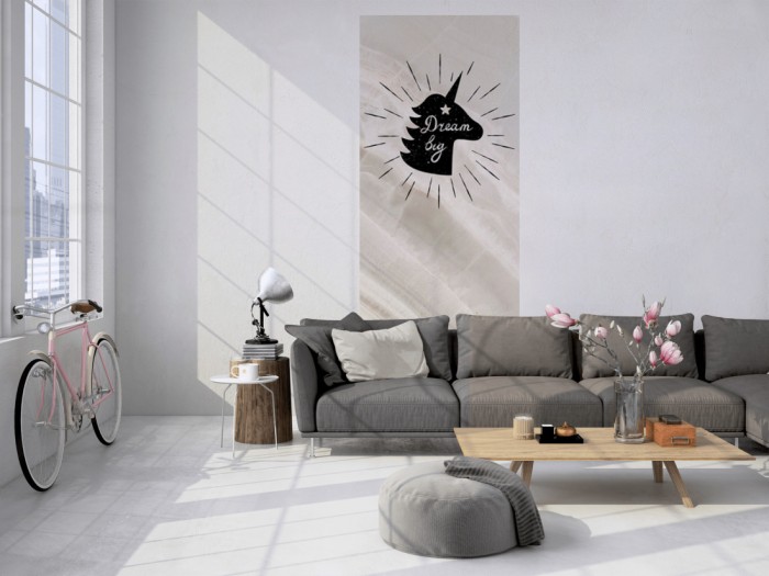 Das Design-Fotopanel Einhorn Design auf Marmor tapeziert in einem Loft. Bestelle die Bildtapete für Deine Wand online.
