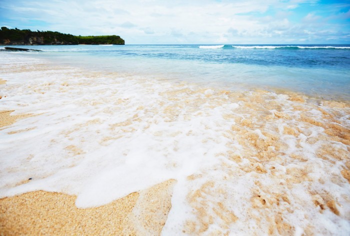 Die Fototapete Bali, Strand und Meer, eine Vlies-Fototapete bei Livingwalls Cologne online kaufen. Die Fototapete Bali, Strand und Meer ist eine Fototapete auf Maß.