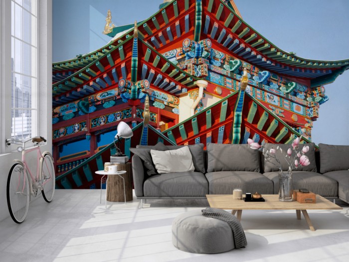 Die Fototapete Tempel in Asien auf einer großen Wand im Loft tapeziert. Die Fototapete Tempel in Asien wird individuell auf Deine Wand angepasst.