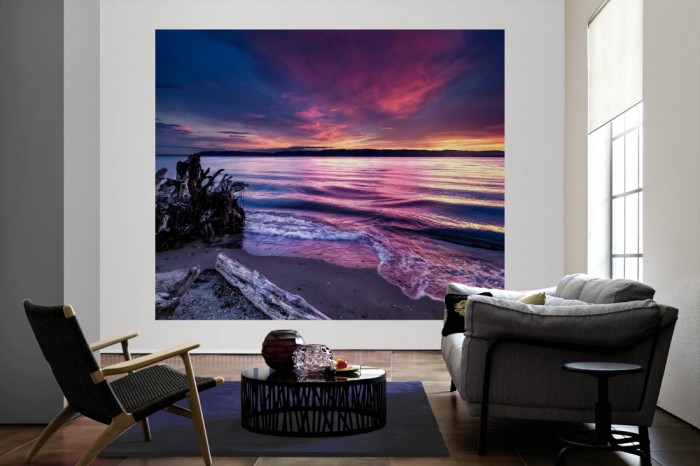 Die Fototapete Bucht in Washington bei Sonnenuntergang als große Bildtapete im Wohnzimmer. Als Bildtapete ist die Fototapete Bucht in Washington bei Sonnenuntergang ein besonderes Highlight auf Vliestapete.