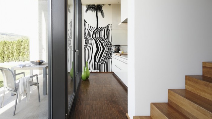 Ein Foto von dem Design-Fotopanel Palme im Barcode, Artwork tapeziert in der Küche. Bestelle Deine Bildtapete online.