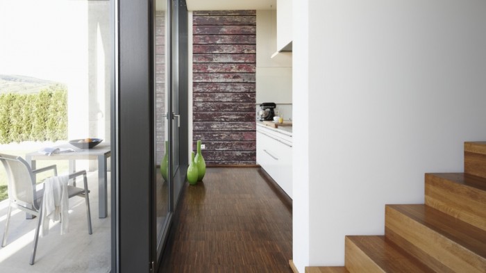 Ein Foto von dem 3D Fotopanel Alte Holzbretter tapeziert in der Küche. Bestelle Deine Bildtapete online.