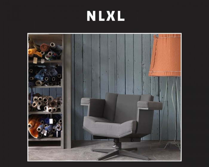 Die NLXL Tapete PHE-12 Scrapwood von Piet Hein Eek tapeziert an einer Wand.