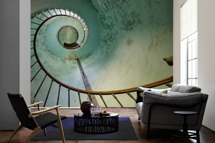 Im Wohnzimmer die Fototapete Vintage Villa Treppenhaus, Lost Places auf einer großen Wand tapeziert. Die Fototapete Vintage Villa Treppenhaus, Lost Places ist als Vlies-Fototapete im Wohnzimmer leicht zu tapezieren.