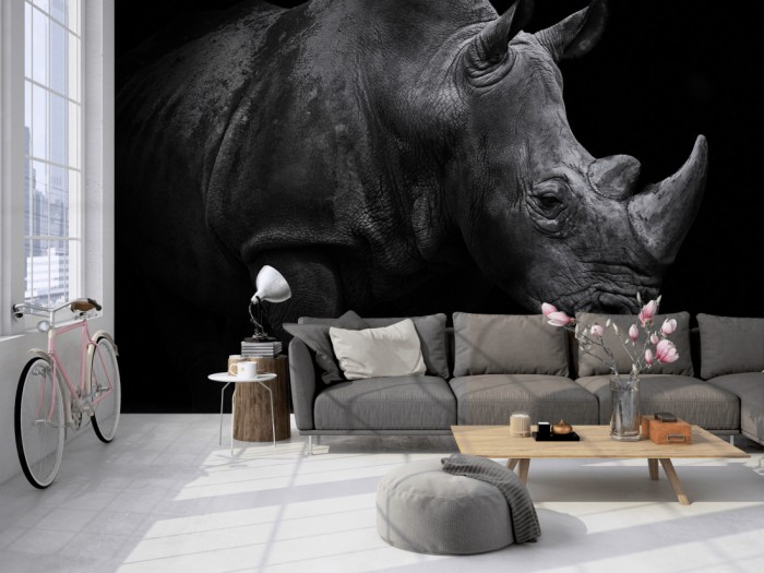 Die Fototapete Nashorn, schwarz-weiß auf einer großen Wand im Loft tapeziert. Die Fototapete Nashorn, schwarz-weiß wird individuell auf Deine Wand angepasst.
