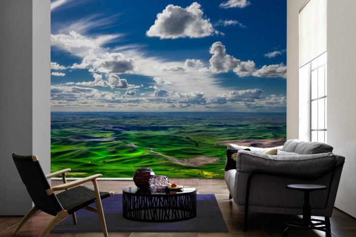 Im Wohnzimmer die Fototapete Hügellandschaft in Amerika im Sommer auf einer großen Wand tapeziert. Die Fototapete Hügellandschaft in Amerika im Sommer ist als Vlies-Fototapete im Wohnzimmer leicht zu tapezieren.