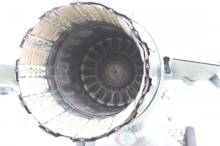 Die Fototapete Flugzeug Turbine, eine Vlies-Fototapete bei Livingwalls Cologne online kaufen. Die Fototapete Flugzeug Turbine ist eine Fototapete auf Maß.