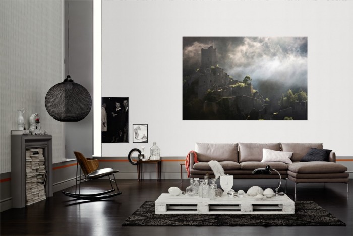 Die Fototapete Alte Festung, Ruine in Dunkelheit als Wandbild im Wohnzimmer. Die Vlies-Fototapete Alte Festung, Ruine in Dunkelheit verschönert als Wandbild Deine Wand.