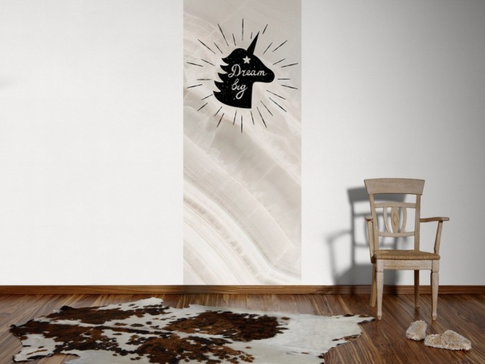 Ein Foto von dem Design-Fotopanel Einhorn Design auf Marmor tapeziert an der Wand. Bestelle Deine Bildtapete online.