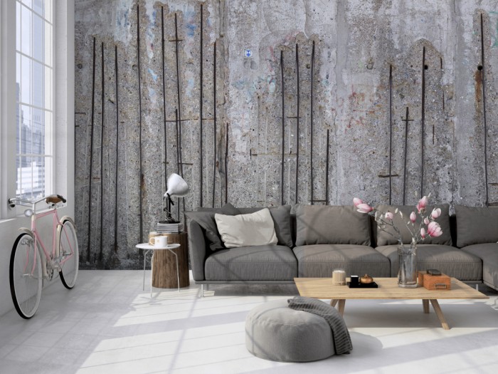 Die Fototapete Beton Wand, alter Stahlbeton auf einer großen Wand im Loft tapeziert. Die Fototapete Beton Wand, alter Stahlbeton wird individuell auf Deine Wand angepasst.