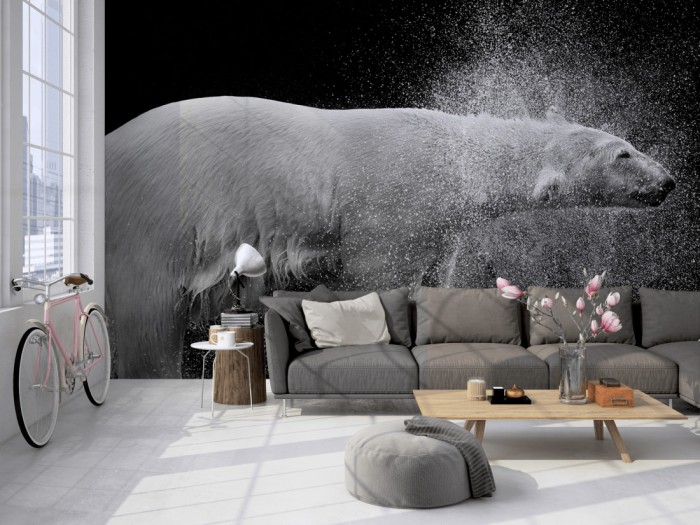 Die Fototapete Eisbär, schwarz-weiß auf einer großen Wand im Loft tapeziert. Die Fototapete Eisbär, schwarz-weiß wird individuell auf Deine Wand angepasst.