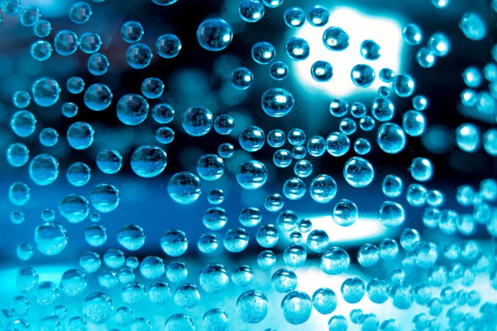 Die Design-Fototapete Schwebende Wassertropfen, eine Vlies-Fototapete bei Livingwalls Cologne online kaufen. Die Design-Fototapete Schwebende Wassertropfen ist eine Fototapete auf Maß.