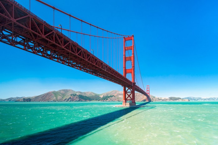 Die Fototapete Golden Gate Bridge, San Francisco, eine Vlies-Fototapete bei Livingwalls Cologne online kaufen. Die Fototapete Golden Gate Bridge, San Francisco ist eine Fototapete auf Maß.