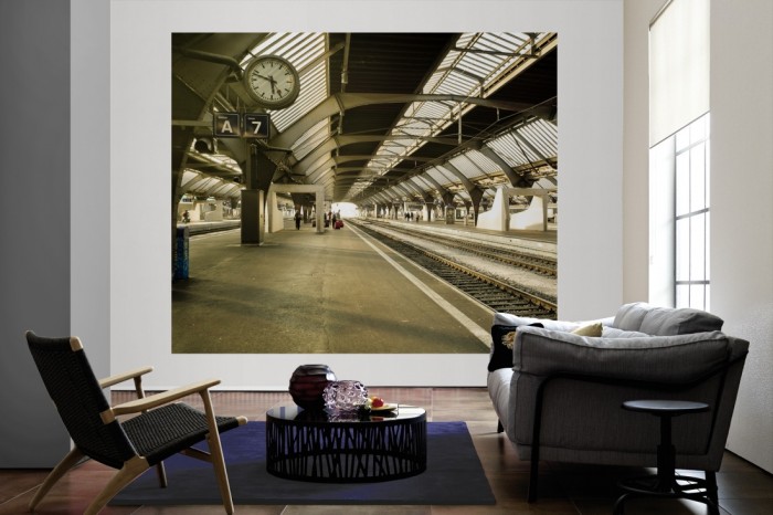 Die Fototapete Bahnhof in Zürich, Schweiz als große Bildtapete im Wohnzimmer. Als Bildtapete ist die Fototapete Bahnhof in Zürich, Schweiz ein besonderes Highlight auf Vliestapete.