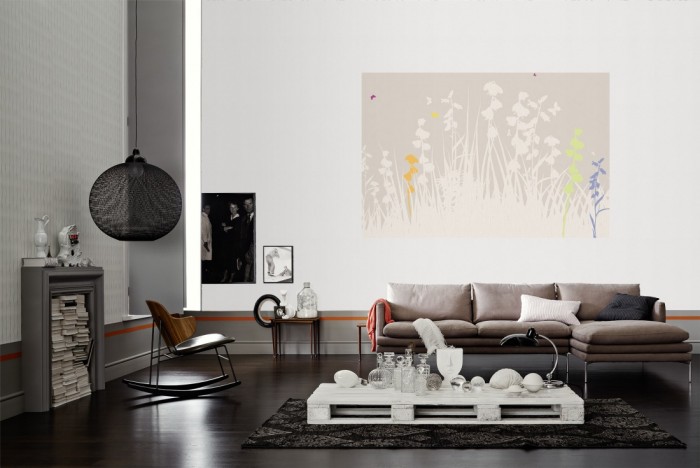 Die Design-Fototapete Blumenwiese Herbst, Artwork als Wandbild im Wohnzimmer. Die Vlies-Design-Fototapete Blumenwiese Herbst, Artwork verschönert als Wandbild Deine Wand.