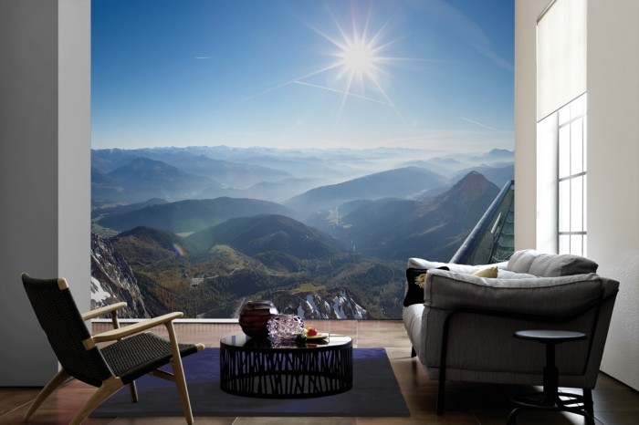 Im Wohnzimmer die Fototapete Berglandschaft vom Dachstein Sky Walk auf einer großen Wand tapeziert. Die Fototapete Berglandschaft vom Dachstein Sky Walk ist als Vlies-Fototapete im Wohnzimmer leicht zu tapezieren.