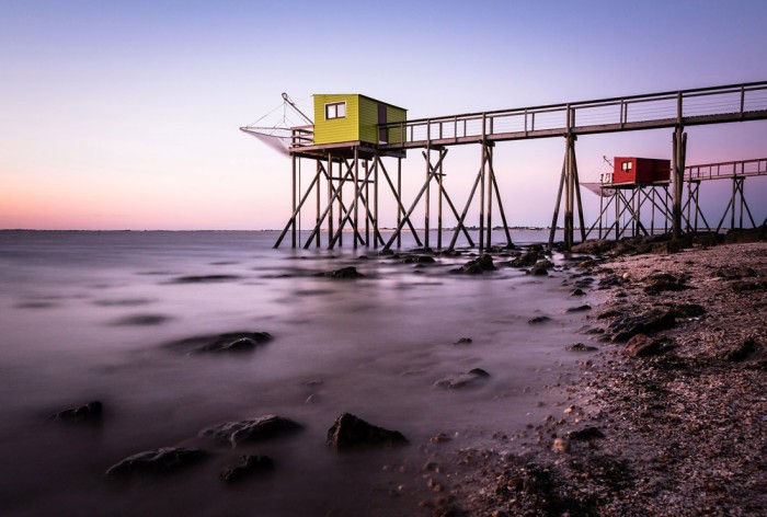 Die Fototapete Hütten der Fischerei am Meer, eine Vlies-Fototapete bei Livingwalls Cologne online kaufen. Die Fototapete Hütten der Fischerei am Meer ist eine Fototapete auf Maß.