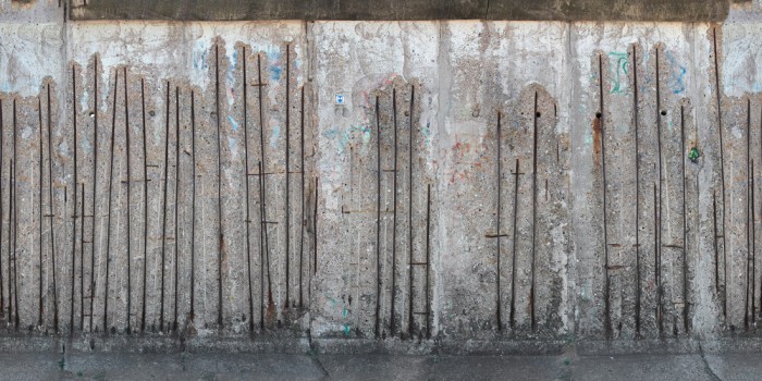 Die Fototapete Beton Wand, alter Stahlbeton, eine Vlies-Fototapete bei Livingwalls Cologne online kaufen. Die Fototapete Beton Wand, alter Stahlbeton ist eine Fototapete auf Maß.