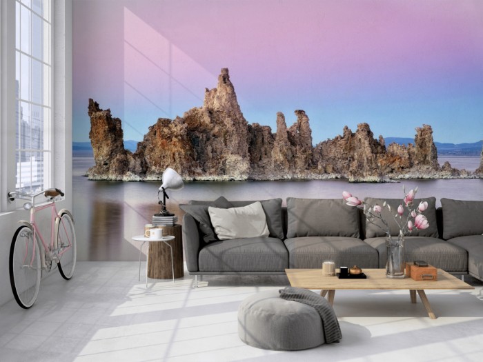 Die Fototapete Felsen im Meer der Normandie, Frankreich auf einer großen Wand im Loft tapeziert. Die Fototapete Felsen im Meer der Normandie, Frankreich wird individuell auf Deine Wand angepasst.