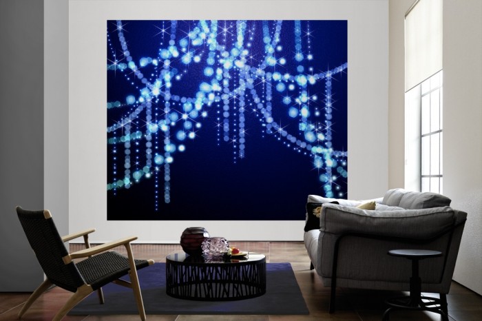 Die Design-Fototapete Glamour der Kristalle als große Bildtapete im Wohnzimmer. Als Bildtapete ist die Design-Fototapete Glamour der Kristalle ein besonderes Highlight auf Vliestapete.