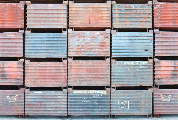 Die Fototapete Alte Stahlkisten, Container, eine Vlies-Fototapete bei Livingwalls Cologne online kaufen. Die Fototapete Alte Stahlkisten, Container ist eine Fototapete auf Maß.