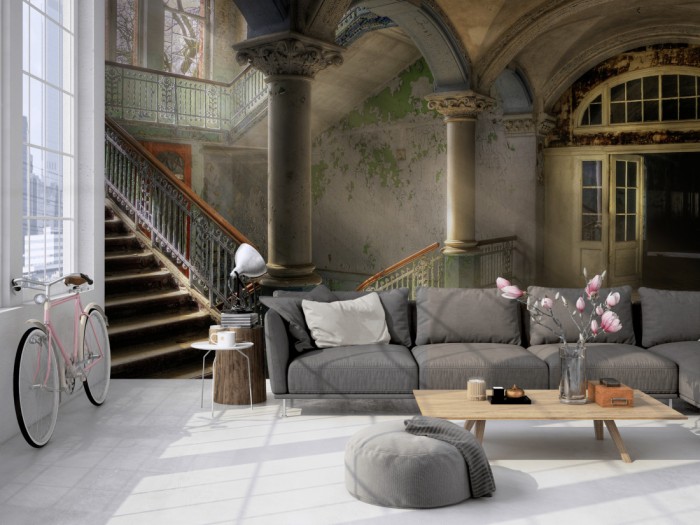 Die Fototapete Vintage Villa Eingangshalle, Lost Places auf einer großen Wand im Loft tapeziert. Die Fototapete Vintage Villa Eingangshalle, Lost Places wird individuell auf Deine Wand angepasst.