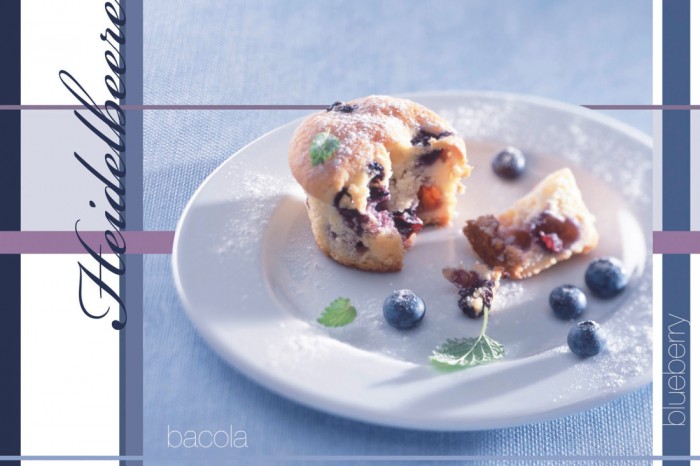 Die Design-Fototapete Muffin mit Heidelbeeren, Artwork, eine Vlies-Fototapete bei Livingwalls Cologne online kaufen. Die Design-Fototapete Muffin mit Heidelbeeren, Artwork ist eine Fototapete auf Maß.